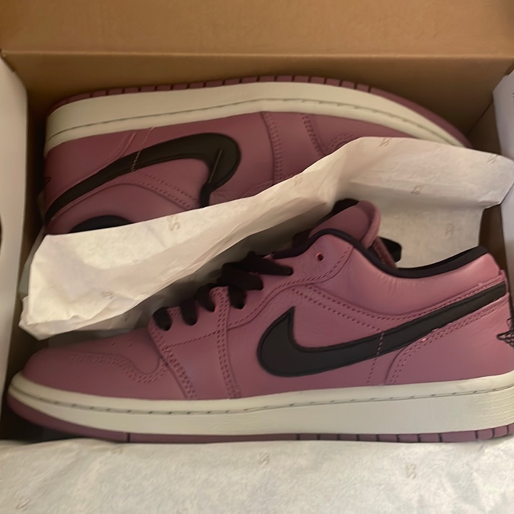 Air Jordan 1 Low SE “Neutral Greys,Mulberry, Black and Bone Women UK6